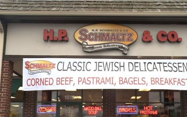 Schmaltz's Delicatessen à Naperville, Illinois, (Crédit : Capture d'écran / YouTube)