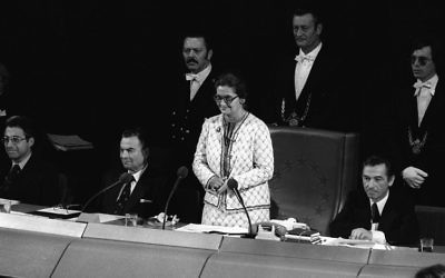 Simone Veil, au centre, pendant la première session du parlement européen, à Strasbourg, le 17 juillet 1979. (Crédit : AFP/STR)