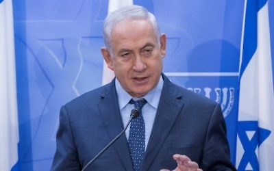 Le Premier ministre  Benjamin Netanyahu pendant une conférence de presse avec son homologue géorgien, dans ses bureaux de Jérusalem, le 24 juillet 2017. (Crédit :  Jack Guez/Pool/AFP)