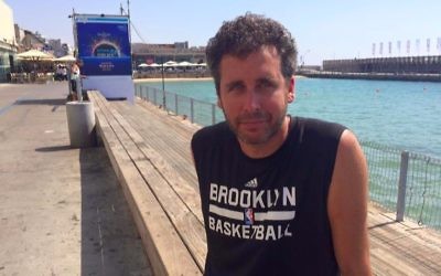 Ari Nagel au port de Tel Aviv Port, le 27 juin 2017. (Crédit : Renee Ghert-Zand/Times of Israël)