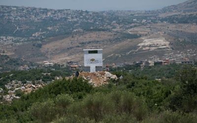Une installation de l'ONG libanaise "Green Without Borders", qui servirait, selon l'armée israélienne, d'avant-poste pour le Hezbollah sur la frontière israélo-libanaise, publiée le 22 juin 2017. (Crédit : Unité des porte-paroles de l'armée israélienne)