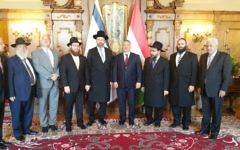 Le premier ministre hongrois Viktor Orban rencontre une délégation de leaders juifs le 6 juillet 2017 (Crédit : European Jewish Association)