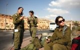 Des soldates israéliennes, près de Ramallah, en Cisjordanie, le 1er octobre 2009. Illustration. (Crédit : Matanya Tausig/Flash90)