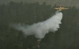Un Canadair luttant contre une fausse incendie de forêt dans les collines de Judée lors d'un exercice le 29 mars 2012 (Crédit : Omer Miron / Flash90)