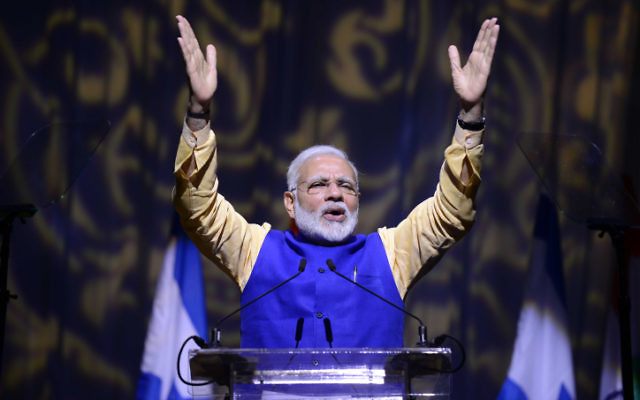 Le Premier ministre indien Narendra Modi pendant un évènement marquant les 25 ans de relations entre Israël et l'Inde au Centre des conventions de Tel Aviv, le 5 juillet 2017. (Crédit : Tomer Neuberg/Flash90) Le Premier ministre indien Narendra Modi pendant un évènement marquant les 25 ans de relations entre Israël et l'Inde au Centre des conventions de Tel Aviv, le 5 juillet 2017. (Crédit : Tomer Neuberg/Flash90)