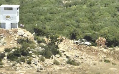 Un camion qui voyagerait d'une base du Hezbollah vers une tour de surveillance du groupe écolo 'Green Without Borders" au sud du Liban, dans une vidéo diffusée par l'armée israélienne le 18 juillet 2017. (Crédit : capture d'écran/ unité du porte-parole de l'armée)