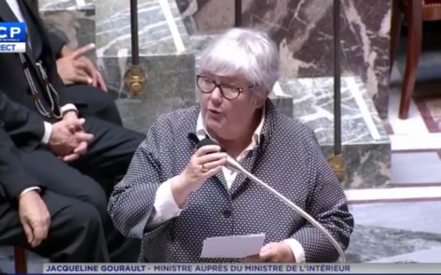 Jacqueline Gourault, ministre auprès du ministre de l'Intérieur, le 26 juillet 2017 à l'Assemblée nationale, répondant au député Meyer Habib (Crédit: capture d'écran Twitter/LCP) Jacqueline Gourault, ministre auprès du ministre de l'Intérieur, le 26 juillet 2017 à l'Assemblée nationale, répondant au député Meyer Habib (Crédit: capture d'écran Twitter/LCP)