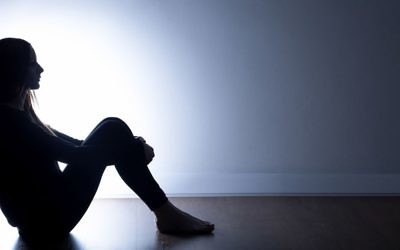 Une victime d'agression sexuelle. Illustration. (Crédit : KatarzynaBialasiewicz via iStock by Getty images)