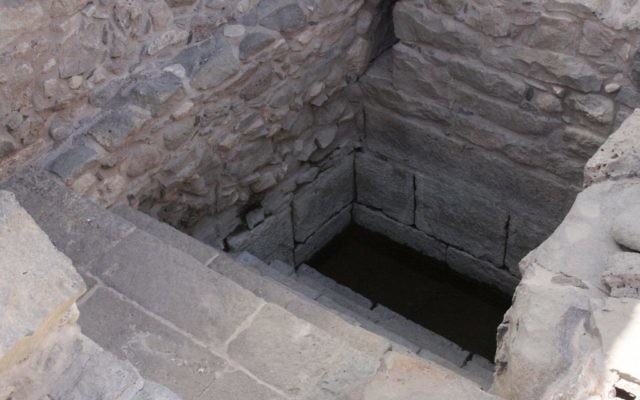 L'entrée de Mikvah à Magdala (Crédit : Shmuel Bar-Am)