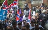 Membres du Ku Klux Klan et d'autres associations avant un rassemblement appelant à la protection des monuments confédérés à Charlottesville, en Virginie, le 8 juillet 2017. (Crédit : Andrew Caballero-Reynolds/AFP)