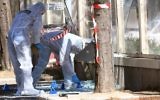La police scientifique française inspecte le lieu où une voiture a percuté un piéton à Marseille  (Crédit: AFP PHOTO / Boris HORVAT)
