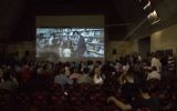 Des Gazaouis pendant la projection de "Dix ans" au cinéma Samer de Gaza Ville, le 26 août 2017. (Crédit : Mahmud Hams/AFP)