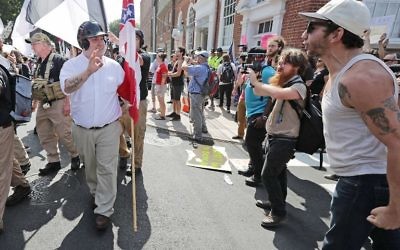 Des centaines de suprématistes, de néonazis et de membres de l'extrême-droite américaine à Charlottesville, en Virginie, le 12 août 2017. (Crédit : Chip Somodevilla/Getty Images/AFP)