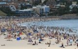 Photo d'illustration de Bondi Beach à Sydney, en Australie, en janvier 2009 (Crédit : CC BY-SA Liz Lawley, Flickr)
