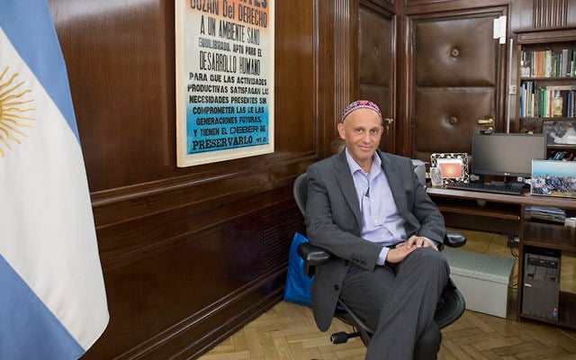 Le ministre argentin de l'Environnement et du Développement durable et rabbin Sergio Bergman. (Crédit : Titu Becher)