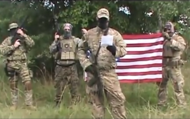 La milice "Georgia Security Force" déclarant la guerre à l'EI, le 21 juillet 2015 (Crédit : Capture d'écran YouTube)