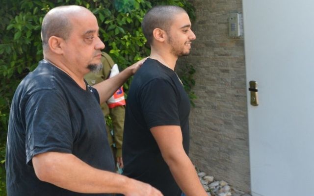 Elor Azaria, ancien soldat israélien, devant la cour martiale de la Kirya, à Tel Aviv, le 8 août 2017. (Crédit : Roy Alima/Flash90) Elor Azaria, ancien soldat israélien, devant la cour martiale de la Kirya, à Tel Aviv, le 8 août 2017. (Crédit : Roy Alima/Flash90)