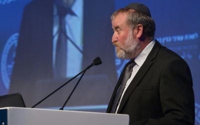 Le procureur général Avichai Mandelblit lors de la conférence de l'Association du barreau israélien à Tel Aviv, le 29 août 2017. (Crédit : Roy Alima/Flash90)