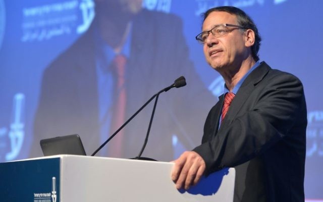 Shai Nitzan pendant la conférence de l'Association du barreau israélien à Tel Aviv, le 29 août 2017. (Crédit : Roy Alima/Flash90)