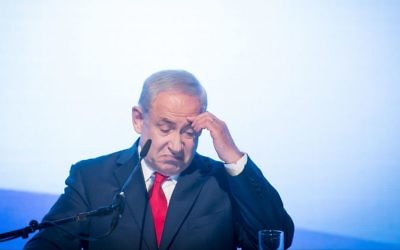 Le Premier ministre Benjamin Netanyahu lors d'un rassemblement du parti Likud, près de l'aéroport Ben Gurion, le 30 août 2017. (Crédit : Miriam Alster/Flash90)