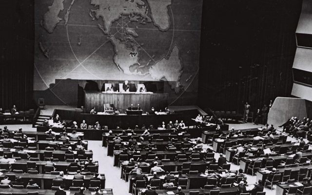 Photo du vote des Nations unies du plan de partage de la Palestine, le 29 novembre 1947 (Crédit : Autorisation du Bureau de presse du gouvernement de Jérusalem)