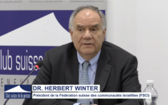Herbert Winter, le président de la Fédération suisse des communautés israélites (FSCI) s'exprime au sujet de son identité juive et suisse (Crédit: capture d'écran Youtube/Le club de la presse)