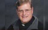 Le père William Aitcheson, prêtre du diocèse catholique romain d'Arlington, en Virginie. Photographie non datée fournie par le diocèse. (Crédit : capture d'écran)