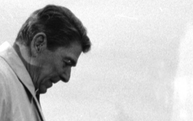Le président Ronald Reagan, à Ellis Island, en mai 1987 (Crédit : Harry Hamburg/NY Daily News via Getty Images)