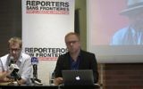 Christophe Deloire, à droite, directeur de Reporters Sans Frontières, avec le directeur pour l'Amérique latine de l'ONG, Emmanuel Colombié, pendant une conférence de presse à Bogota, le 1er septembre 2017. (Crédit : Raul Arboleda/AFP)