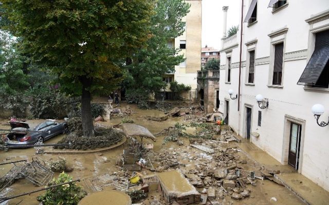 Les dégâts dans la région de Livorno, inondée après de fortes pluies, le 10 septembre 2017 ( Crédit : STR/AFP PHOTO) Les dégâts dans la région de Livorno, inondée après de fortes pluies, le 10 septembre 2017 ( Crédit : STR/AFP PHOTO)