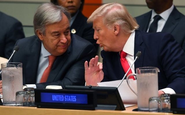 Antonio Guterres, à gauche, secrétaire général des Nations unies, et le président américain Donald Trump au siège de l'institution à New York, le 18 septembre 2017. (Crédit : Timothy A. Clary/AFP) Antonio Guterres, à gauche, secrétaire général des Nations unies, et le président américain Donald Trump au siège de l'institution à New York, le 18 septembre 2017. (Crédit : Timothy A. Clary/AFP)
