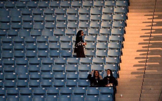 Des Saoudiennes dans un stade de Riyad pendant un évènement de commémoration de l'anniversaire du fondateur du royaume, le 23 septembre 2017. (Crédit : Fayez Nureldine/AFP) Des Saoudiennes dans un stade de Riyad pendant un évènement de commémoration de l'anniversaire du fondateur du royaume, le 23 septembre 2017. (Crédit : Fayez Nureldine/AFP)