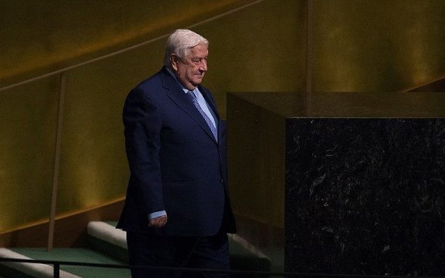 Walid al-Moualem, ministre syrien des Affaires étrangères, devant la 72e Assemblée générale des Nations unies, à New York, le 23 septembre 2017. (Crédit : Bryan R. Smith/AFP) Walid al-Moualem, ministre syrien des Affaires étrangères, devant la 72e Assemblée générale des Nations unies, à New York, le 23 septembre 2017. (Crédit : Bryan R. Smith/AFP)