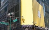 Publicité pour le nouveau logo fantôme de Snapchat à Times Square, à New York, en avril 2016. (Crédit : Marco Verch/CC BY 2.0/WikiCommons)