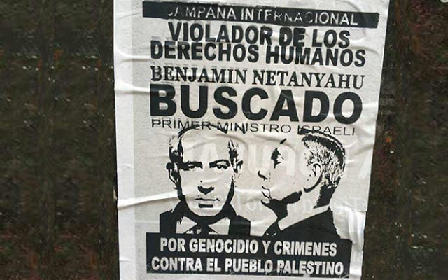 Un poster pro-palestinien déclarant que le Premier ministre  Benjamin Netanyahu est recherché pour atteintes aux droits de l'homme et génocide contre le peuple palestinien à  Buenos Aires, en Argentine, le 11 septembre 2017 (Crédit : Organisation sioniste mondiale)