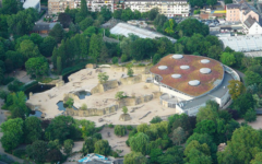Le parc des éléphants au zoo de Cologne, 26 juillet 2010 (Crédit : CC BY-SA 2.0/Neuwieser/Rolf H.)