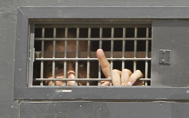 Un prisonnier palestinien. Illustration. (Crédit : Tsafrir Abayov/Flash90)
