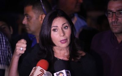 Miri Regev, ministre de la Culture, avant le début de la cérémonie officielle de commémoration des 50 ans d'implantation israélienne en Cisjordanie et sur le plateau du Golan, le 27 septembre 2017 (Crédit : Chaim Goldman)