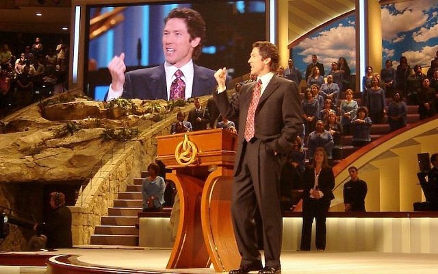 Joel Osteen, pasteur de la plus grande église des Etats-Unis, Lakewood Church à Houston, au Texas. (Crédit : Frank E. Lockwood/Lexington Herald-Leader/MCT) Joel Osteen, pasteur de la plus grande église des Etats-Unis, Lakewood Church à Houston, au Texas. (Crédit : Frank E. Lockwood/Lexington Herald-Leader/MCT)