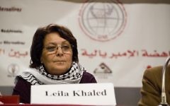 Leila Khaled, terroriste palestinienne mise en examen, à Beyrouth, en janvier 2009. (Crédit : Sebastian Baryli/CC BY 2.0/Wikipedia)