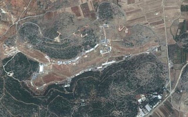 Capture d'écran d'un satellite d'une zone située à proximité de Masyaf, dans la province syrienne de Hama, où le centre syrien de recherche et d'études scientifiques maintiendrait une structure d'armes chimiques (Capture d'écran : Google maps) Capture d'écran d'un satellite d'une zone située à proximité de Masyaf, dans la province syrienne de Hama, où le centre syrien de recherche et d'études scientifiques maintiendrait une structure d'armes chimiques (Capture d'écran : Google maps)