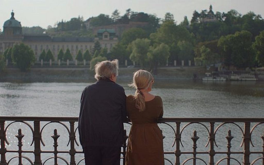 Marina Willer et son père Arthur dans le documentaire 'Red Trees' (Crédit : Cohen Media Group)