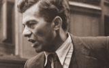 Mike Gold, nom de plume du juif fervent communiste Itzok Isaac Granich, auteur de 'Juifs sans argent', en train haranguer la foule dans les années 30 (Crédit: libre de droit)