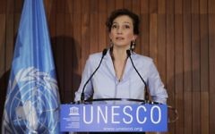 Audrey Azoulay, ancienne ministre française de la Culture et nouvelle directrice de l'UNESCO, en conférence de presse suite à son élection, au siège de l'UNESCO à Paris, le 13 octobre 2017. (Crédit : Thomas Samson/AFP)