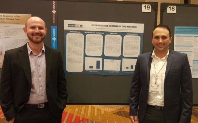 Le Dr Shady Hassan, à droite, et Daniel Aronovich de Healthymize à la conférence BPCO de Chicago, en juillet 2017. (Crédit : autorisation) Le Dr Shady Hassan, à droite, et Daniel Aronovich de Healthymize à la conférence BPCO de Chicago, en juillet 2017. (Crédit : autorisation)