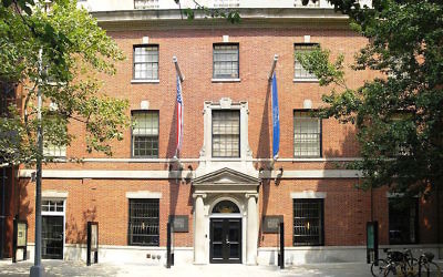 L'AJHS (American Jewish Historical Society) se situe dans un immeuble de Manhattan qui accueille quatre autres associations juives (Crédit :  Wikimedia Commons/JTA)