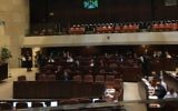 Vote de la loi interdisant les options binaires à la Knesset, le 23 octobre 2017. (Crédit : Simona Weinglass/Times of Israël)