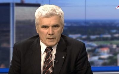 Tomasz Panfil, l'historien responsable de l'éducation à l'Institut polonais de commémoration national ou e  IPN lors d'une interview télévisée le 31 mai 2017 (Capture d'écran : YouTube)