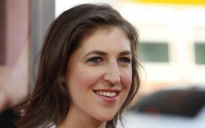 Mayim Bialik  adore Elvis Costello. Et son époux (Crédit : Mayim Bialik image via Shutterstock)
