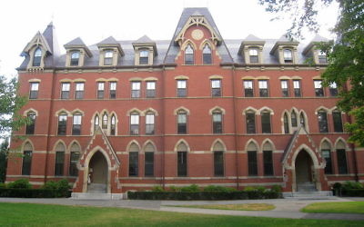 Un bâtiment de l'université de Tufts, dans la région de Boston. (Crédit : Wikimedia Commons via JTA)